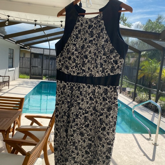 Women’s Special Occasion Dress - Picture 2 of 3